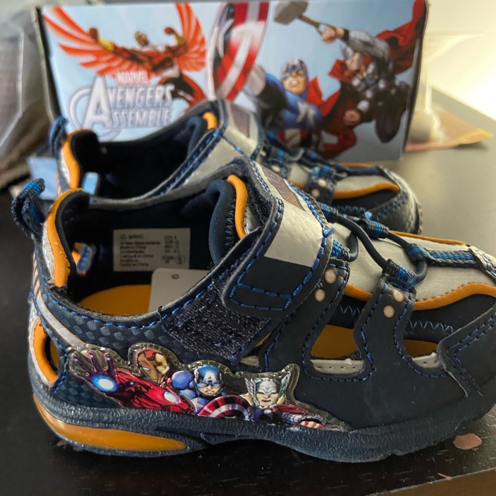 NWT Marvel Avengers Kids Sandals - SIZE 6